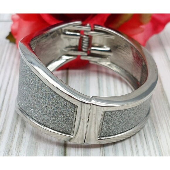 Silver Tone Hinged Wave Bangle Bracelet Mirrored Shimmer Center - Picture 4 of 12